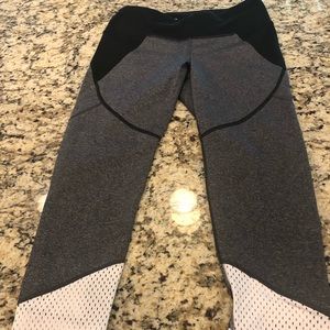 Lucy workout capris- size small